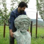 Kurdish Artist Buries His Sculpture of Renowned Poet
