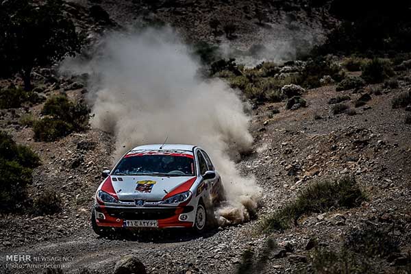 Iranian Men and Women Compete in National Rally