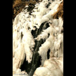 Frozen Sardabeh waterfall (PHOTOS)
