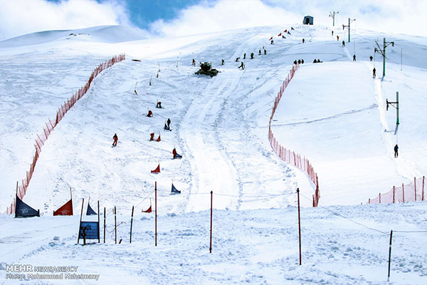Dizin ski resort hosts intl. snowboard competition