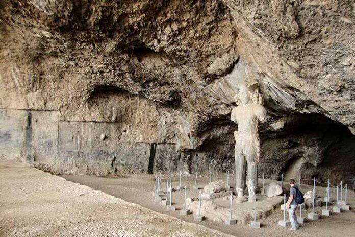 Shapur Cave0