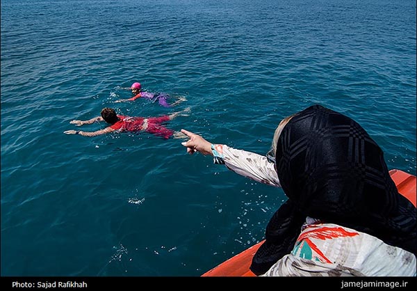 10-year-old Iranian girl sets Asian swimming record in Caspian Sea (PHOTOS)