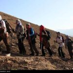 Iranian women scale mountain-4520463