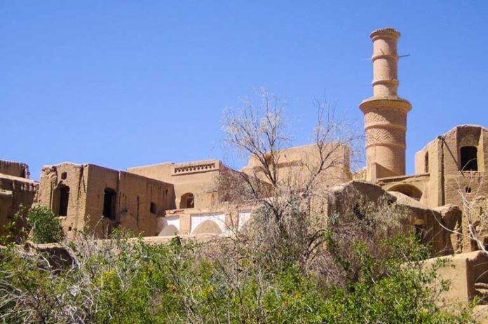 shaking adobe minaret28857