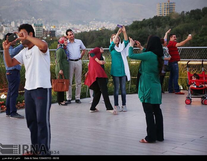 Besieged by selfies0