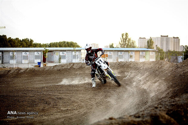 Off-Road Motorcycle Race03_b