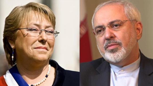 Iranian Foreign Minister Mohammad Javad Zarif (R) and Chilean President Michelle Bachelet