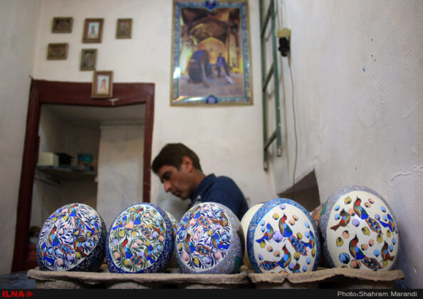 Beautiful Drawings of Iranian Artist on Ostrich Egg