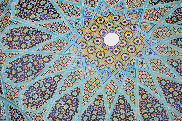Complex Geometry of Iranian Architecture