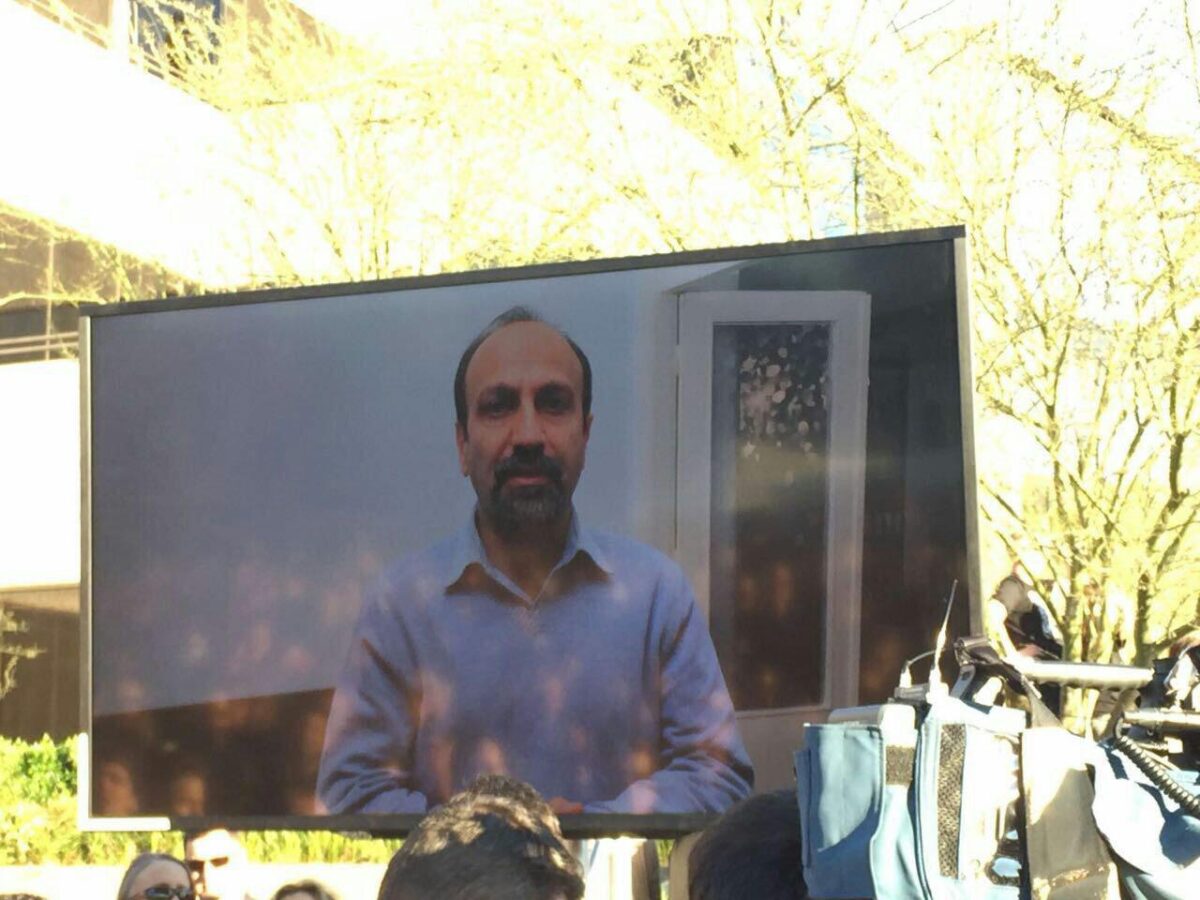 Iranian Filmmaker Addresses Anti-Trump Demonstrators in Beverly Hills 5 farhadi