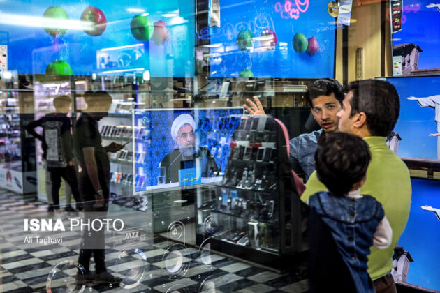 Iranian People Watch Live Presidential Debate