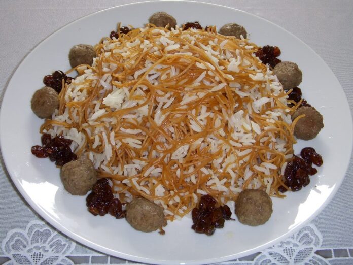 Dishes Served in Iran during Nowruz: Reshteh Polo