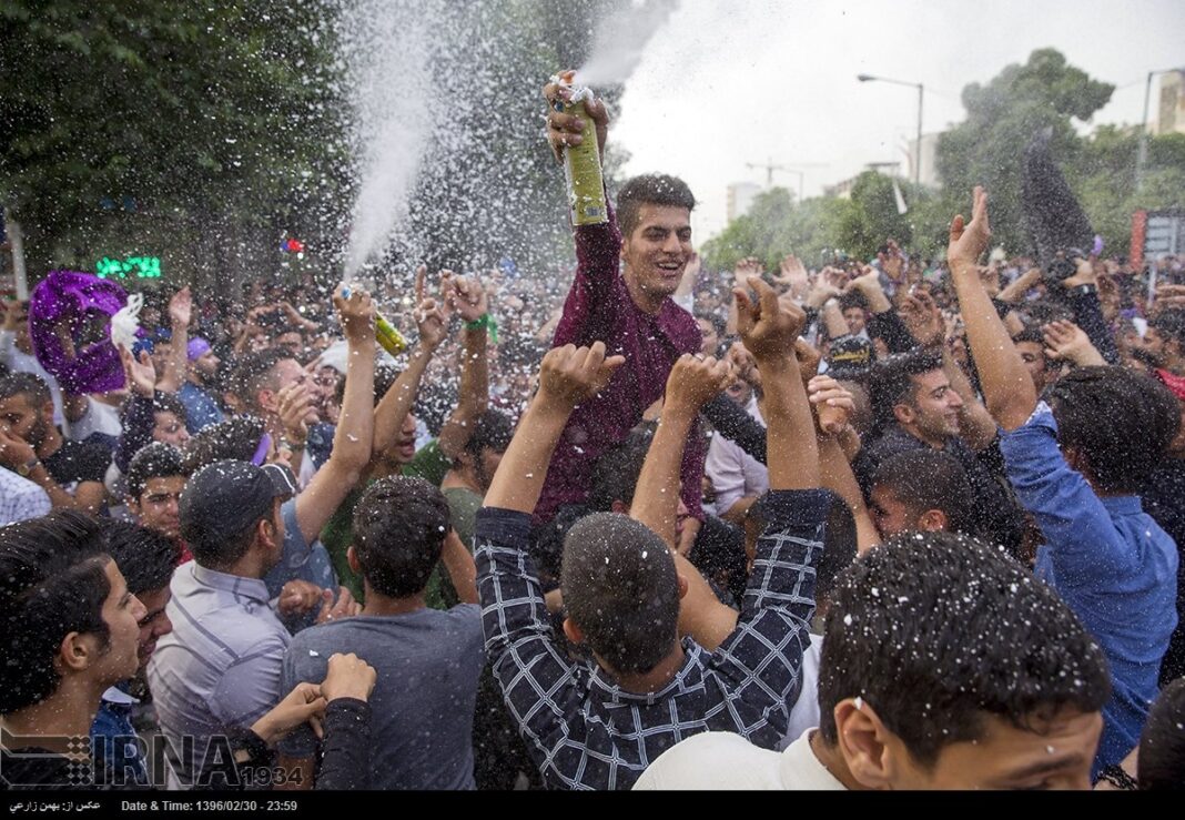 Iranian People Flock To Streets To Celebrate Rouhani’s Re-Election