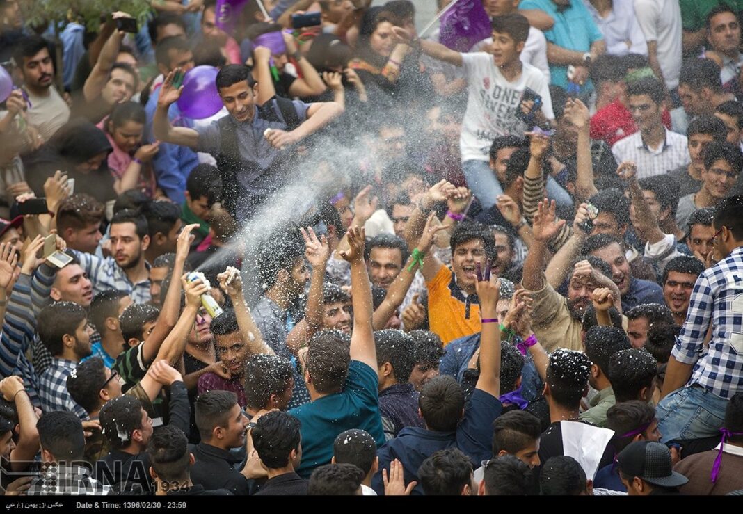 Iranian People Flock To Streets To Celebrate Rouhani’s Re-Election