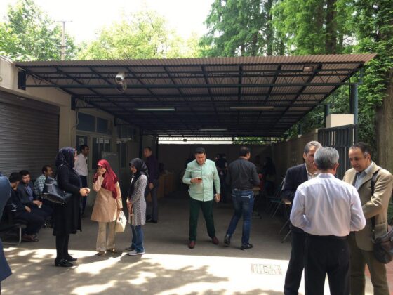 FM Zarif Vows to Protect Iranian Expats’ Votes in Iran Elections