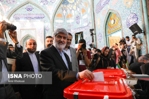 Top Iranian Officials, Clerics Cast Ballots in Iran Elections