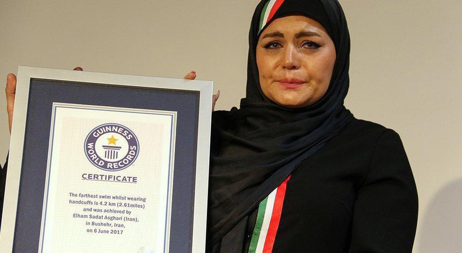 Iranian Female Swimmer Breaks Guinness Record