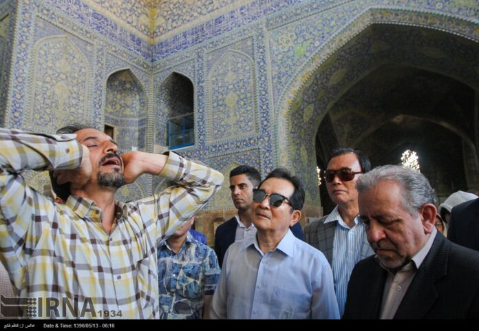 South Korean Speaker Visits Historic Sites of Isfahan