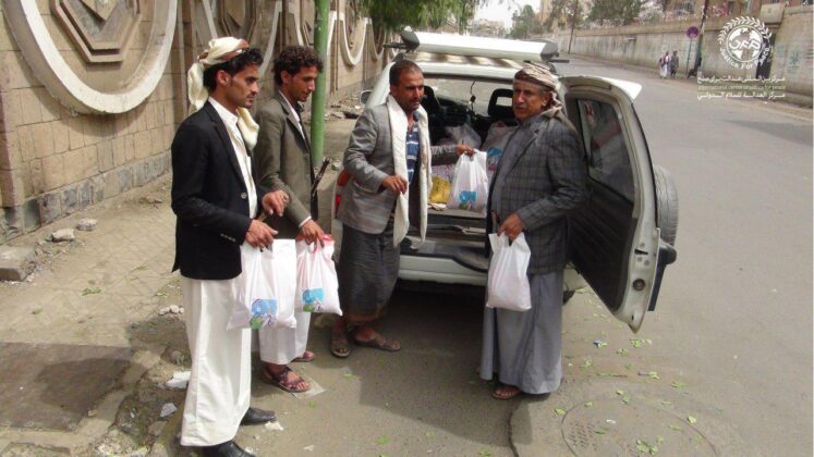 Food Sent by Iranian Volunteers Distributed among Palestinians, Yemenis