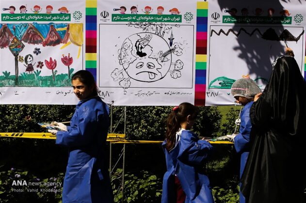 3,000 Kids Create Iran’s Longest Painting in Tehran