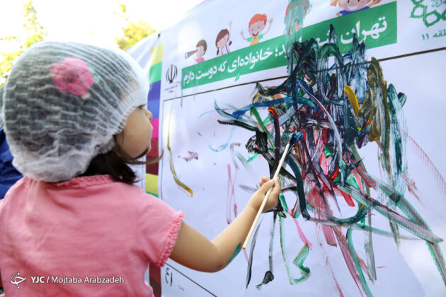 3,000 Kids Create Iran’s Longest Painting in Tehran
