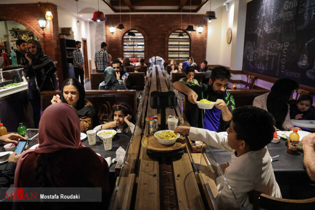 Middle East’s First Robotic Restaurant Opens in Tehran