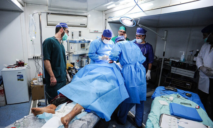 Two Babies Born in Makeshift Hospital amid Iran Earthquake17