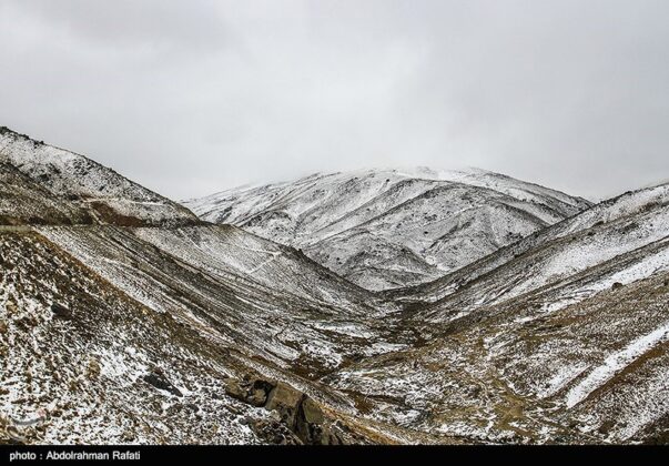 Winter in Hamadan’s Ganjnameh Waterfall