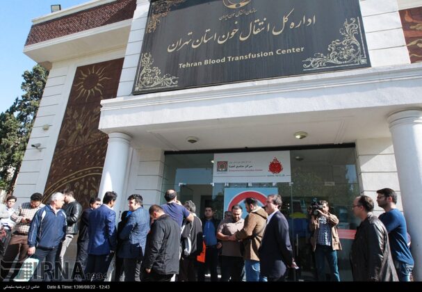 Iranian People Queue Up to Donate Blood for Quake Victims