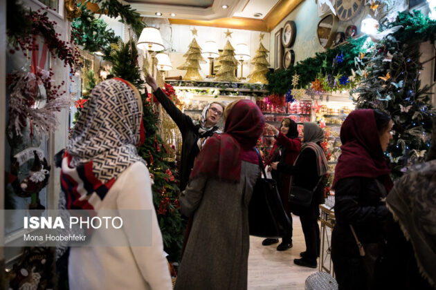 Christmas Shopping Thrives in Iranian Capital