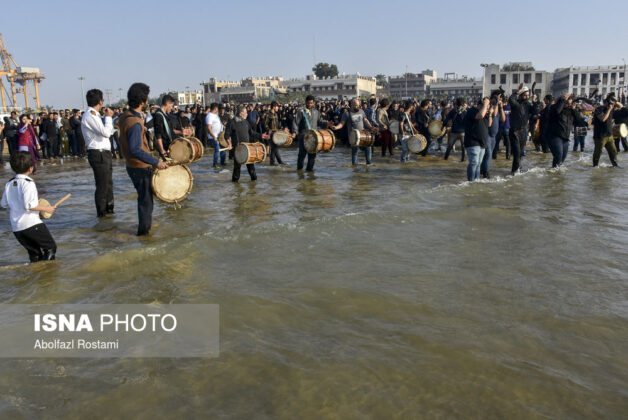 People of Iran’s Bushehr Mourn for Sanchi Oil Tanker Victims (+Video)