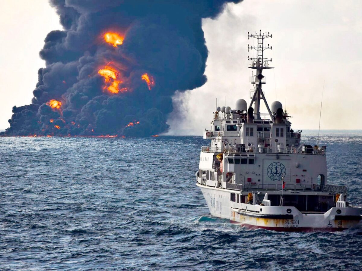 Collision of Chinese Ship with Iranian Oil Tanker Ambiguous: Expert 5 Collision of Chinese Ship with Iranian Oil Tanker Ambiguous: Expert
