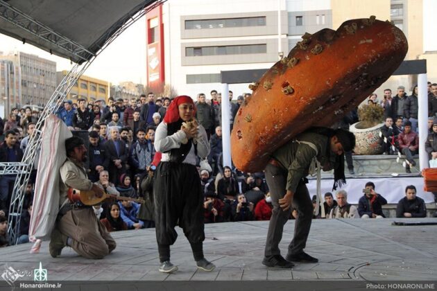 Fajr Festival’s Street Theatres Well Received in Tehran