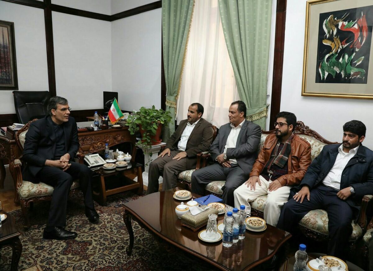 Iranian Diplomat, Houthi Spokesman Discuss Yemen Crisis in Tehran