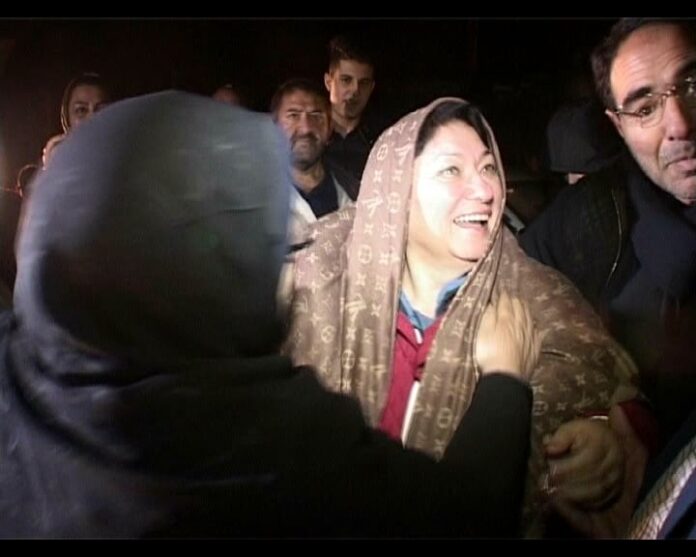 Azeri Lady Finds Iranian Half-Sisters after 63 Years