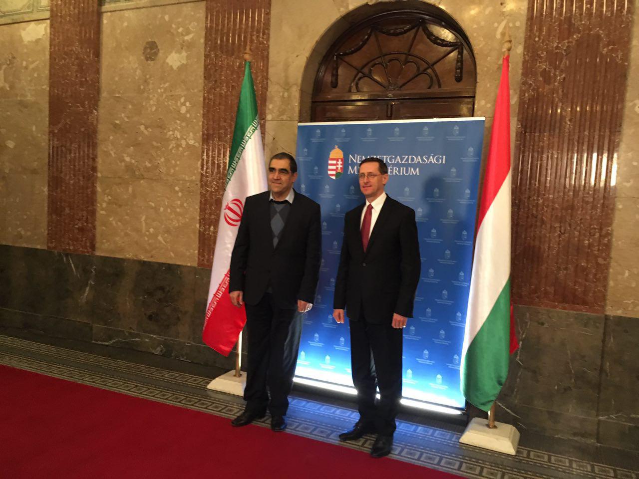 Iran, Hungary Ink MoUs on Research, Scientific Cooperation