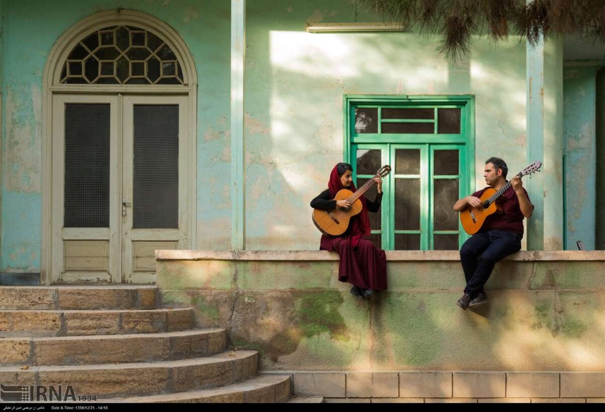 Persian Architecture in Photos: Qavami Mansion