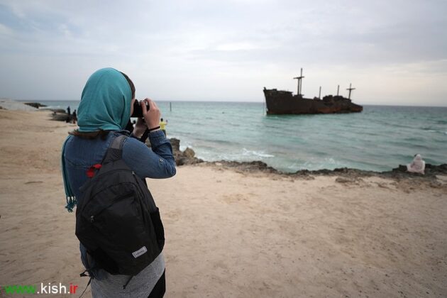 American Girl Visits Iran’s Kish Island as Part of Guinness Record Attempt