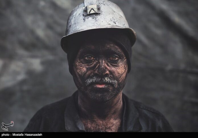 Iran Commemorates First Anniversary of Deadly Mine Blast (11)