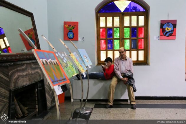 Iranian Pupils Draw Paintings for Parentless Children