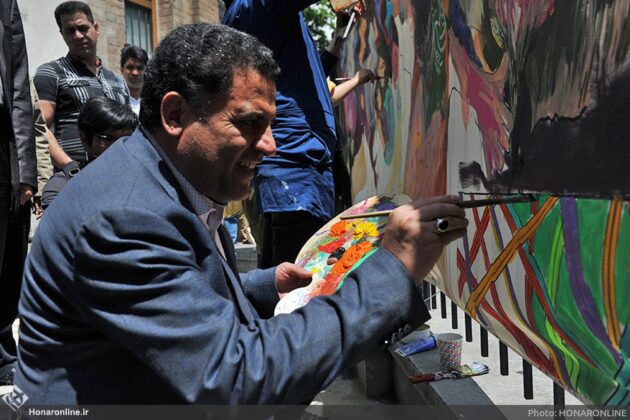 Iran Marks Red Cross Day by Creating Largest Peace Painting