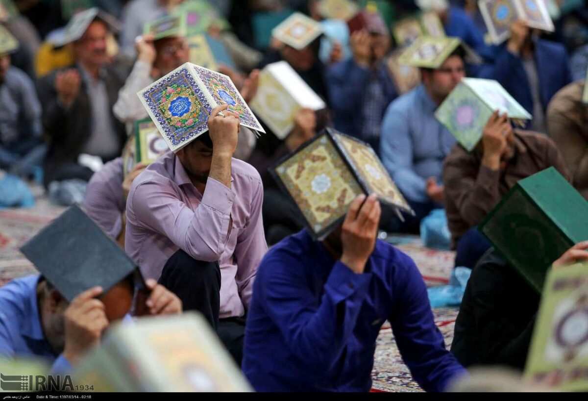 Iranian People Mark “Night of Destiny” (+Photos)