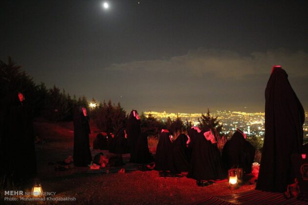 Iranian People Mark “Night of Destiny” (+Photos)