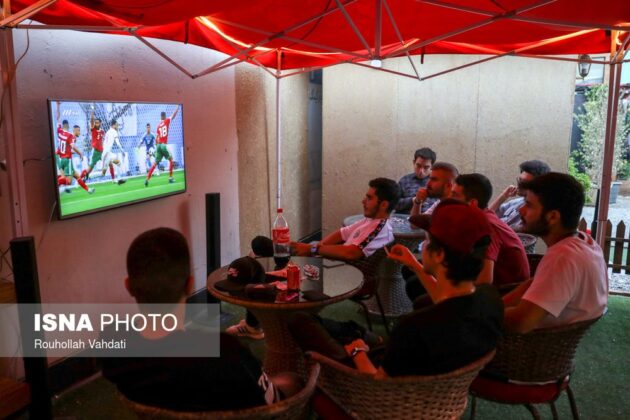 Tehran’s Cafes, Movie Theatres Favourite Hangouts for Football Fans