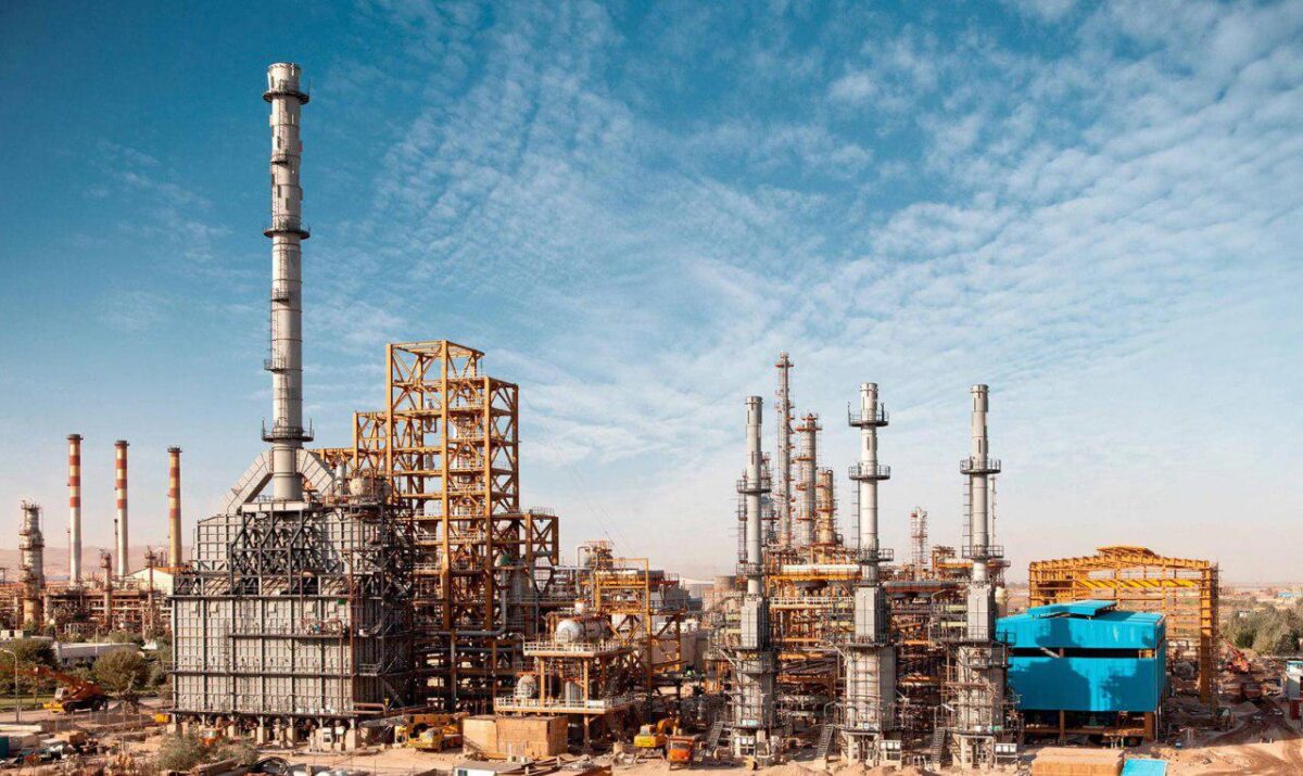 Iranian Refinery Signs Contract with German Firm