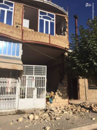 Over 300 Wounded in Twin Earthquakes in Iran