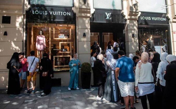 Saudi Tourists Flocking to Turkey’s Shops amid Lira Plunge