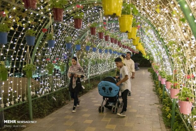 Exhibition of Lovely Flowers Underway in Iran’s Karaj