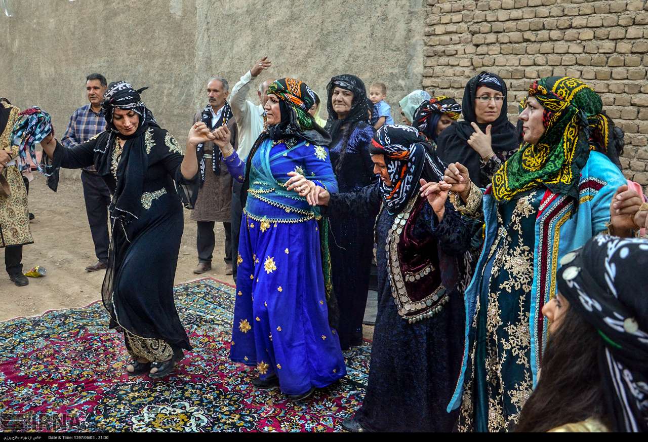 https://ifpnews.com/wp-content/uploads/2018/09/Traditional-Wedding-Ceremonies-Still-Popular-in-Iran%E2%80%99s-Lorestan-11.jpg