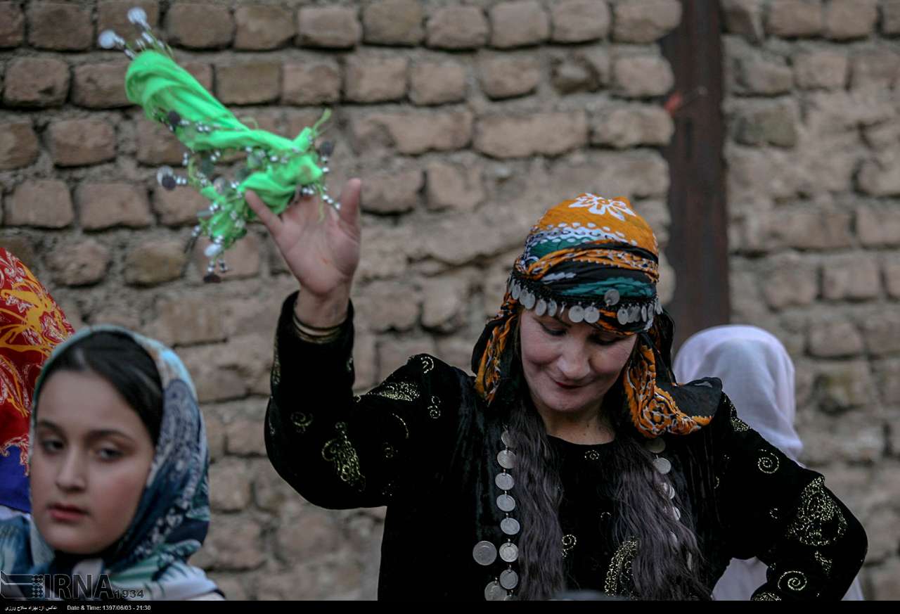 https://ifpnews.com/wp-content/uploads/2018/09/Traditional-Wedding-Ceremonies-Still-Popular-in-Iran%E2%80%99s-Lorestan-23.jpg